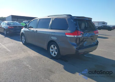 2011 Toyota Sienna Le V6 z USA, uszkodzony, nr VIN 5TDKK3DC3BS116902